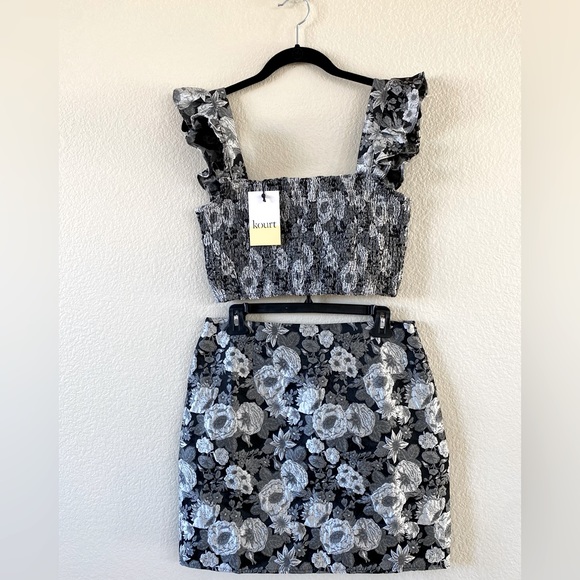 Kourt Tela Matching Skirt and Crop Top Silver Gray Black Floral Design M - Picture 2 of 15